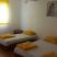 Apartmaji v družinski hiši v Bečićih, zasebne nastanitve v mestu Bečići, Črna gora - Tokrevetni apartman