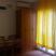 Apartmaji v družinski hiši v Bečićih, zasebne nastanitve v mestu Bečići, Črna gora - Trokrevetni apartman